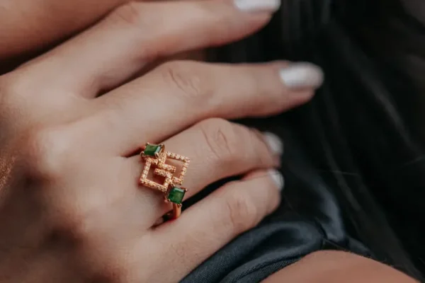 Anel de noivado em ouro 18k da Grecco Joalheria